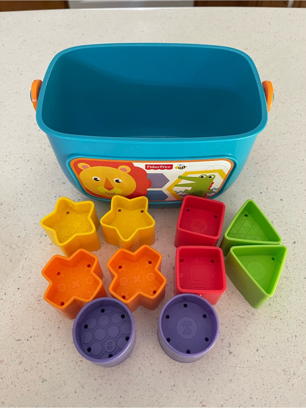 Fisher-Price Colorful Shape Sorting Bucket with handle and 10 different shapes! - Picture 2 of 5